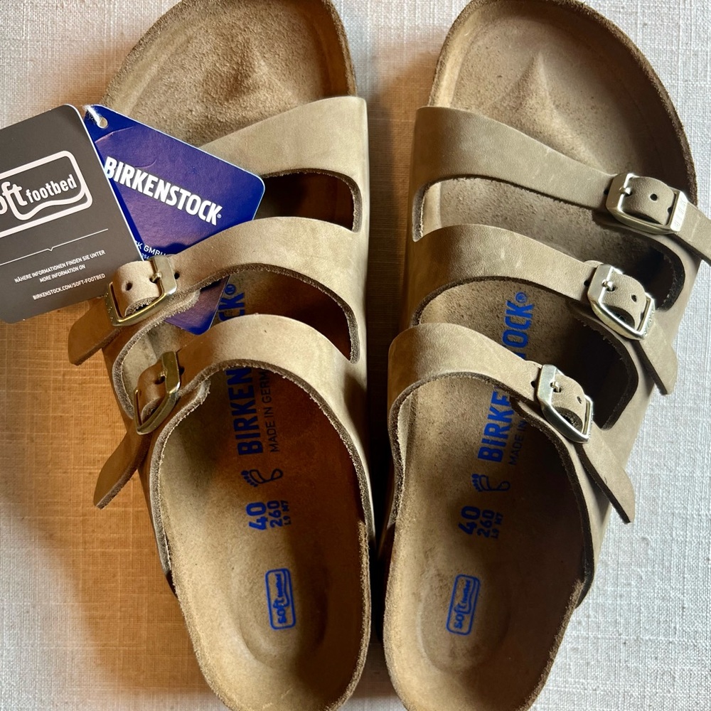 NWT women’s Birkenstocks size 40 Florida style color mocha with soft footbed